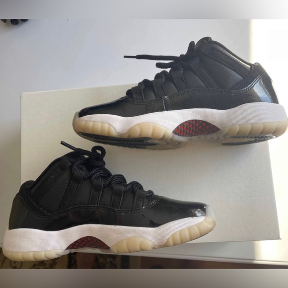 Air Jordan 11 Retro Low GS '72-10' (5Y/6.5W) 528896-001 - Picture 5 of 10